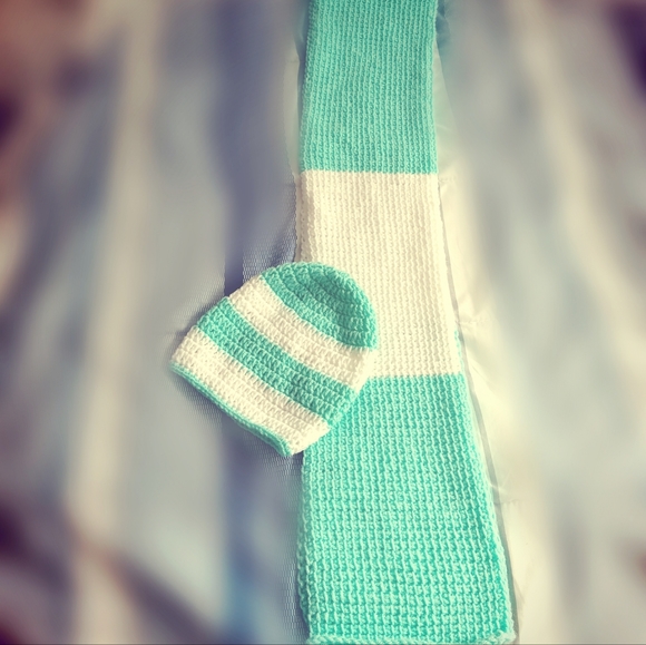 Handmade Womens Scarve and Hat Set - Picture 1 of 3